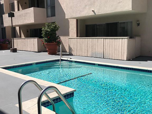 2nd image of 725 S Barrington Ave APT 106
