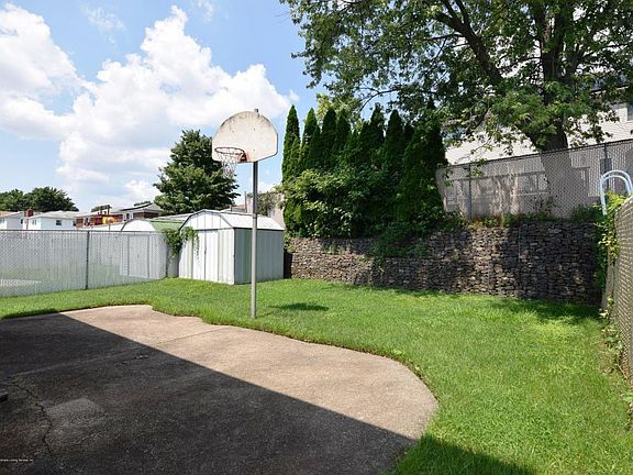 4th image of 555 Edgegrove Ave