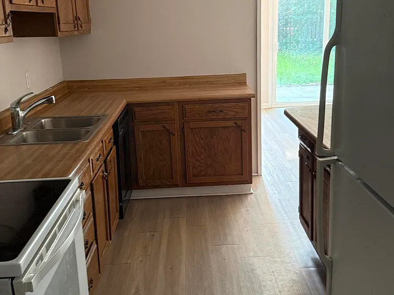 609 Academy Dr — Photo 3