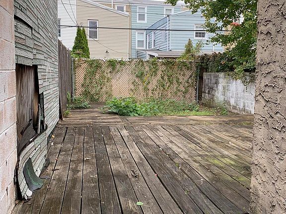2nd image of 1435 E Oxford St