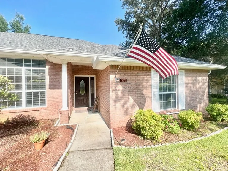 1660 Northridge Rd — Photo 3