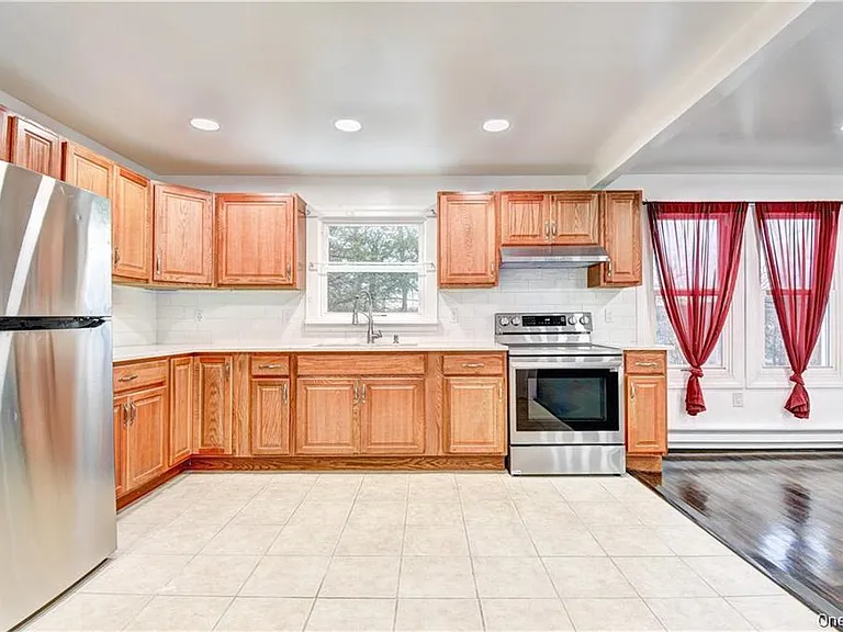 19 Lake Ave — Photo 1
