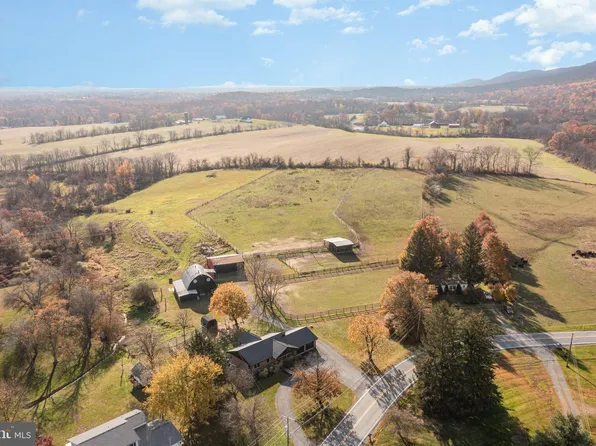 1008 Piketown Rd, Harrisburg, PA 17112