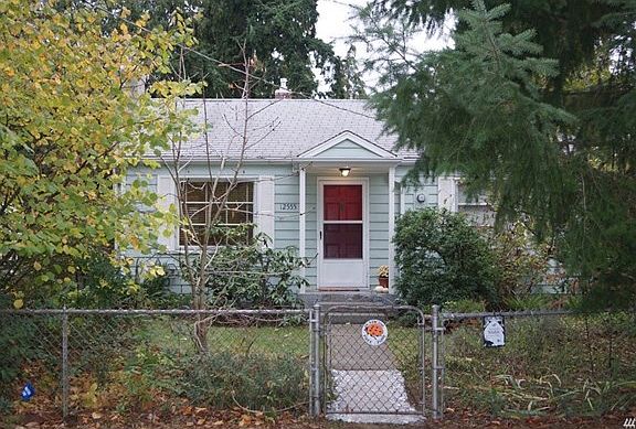 Seattle classic in a Backyard Wildlife Certified yard - drought tolerant, pesticide free and filled with colorful surprises next spring.