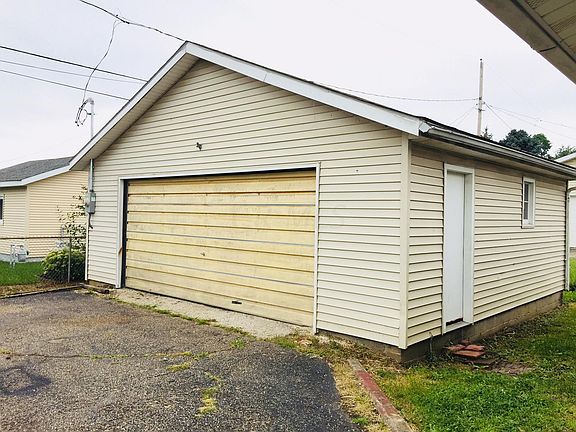 2nd image of 563 Edgewood Dr
