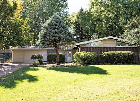 2nd image of 32 Graeler Dr
