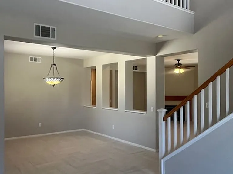 1443 Roadrunner Dr — Photo 4