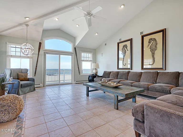 233 Beachfront #3 — Photo 4