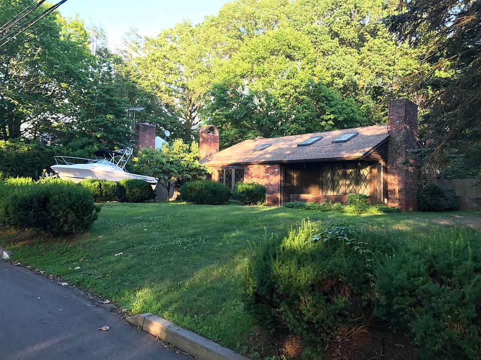 2nd image of 47 Lloyd Pl