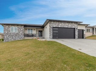 2320 Richard Rd, Cedar Falls, IA 50613