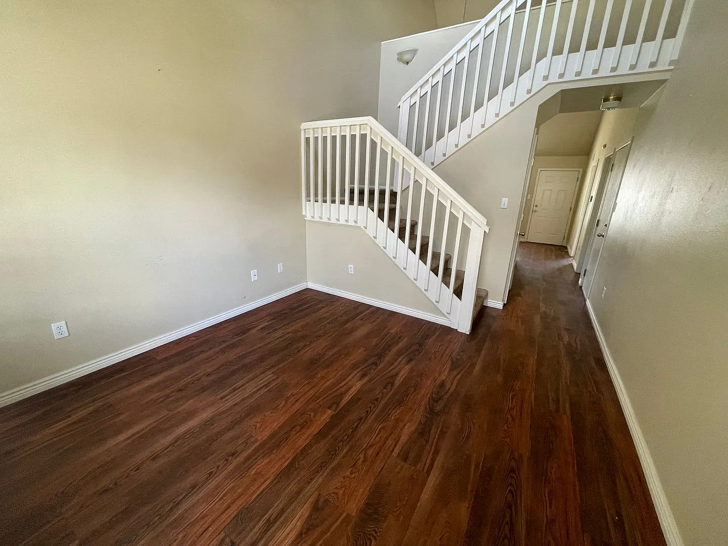 3 Bedroom, 2 Bathroom, Village Creek Townhome With 1 Car Attached Garage — Photo 3