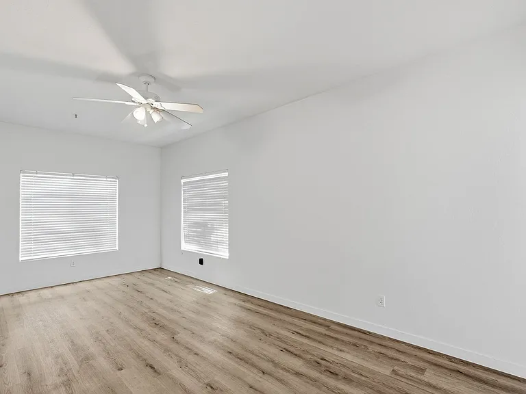 10860 N 118th Way — Photo 15