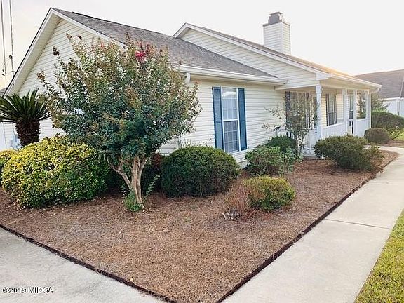 3rd image of 220 Brittany Ct