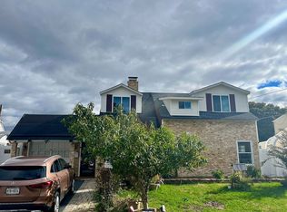 45 Cloister Ln, Hicksville, NY 11801