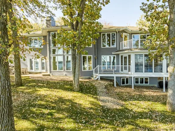 2511 Lakeshore Dr, Milford, IA 51351