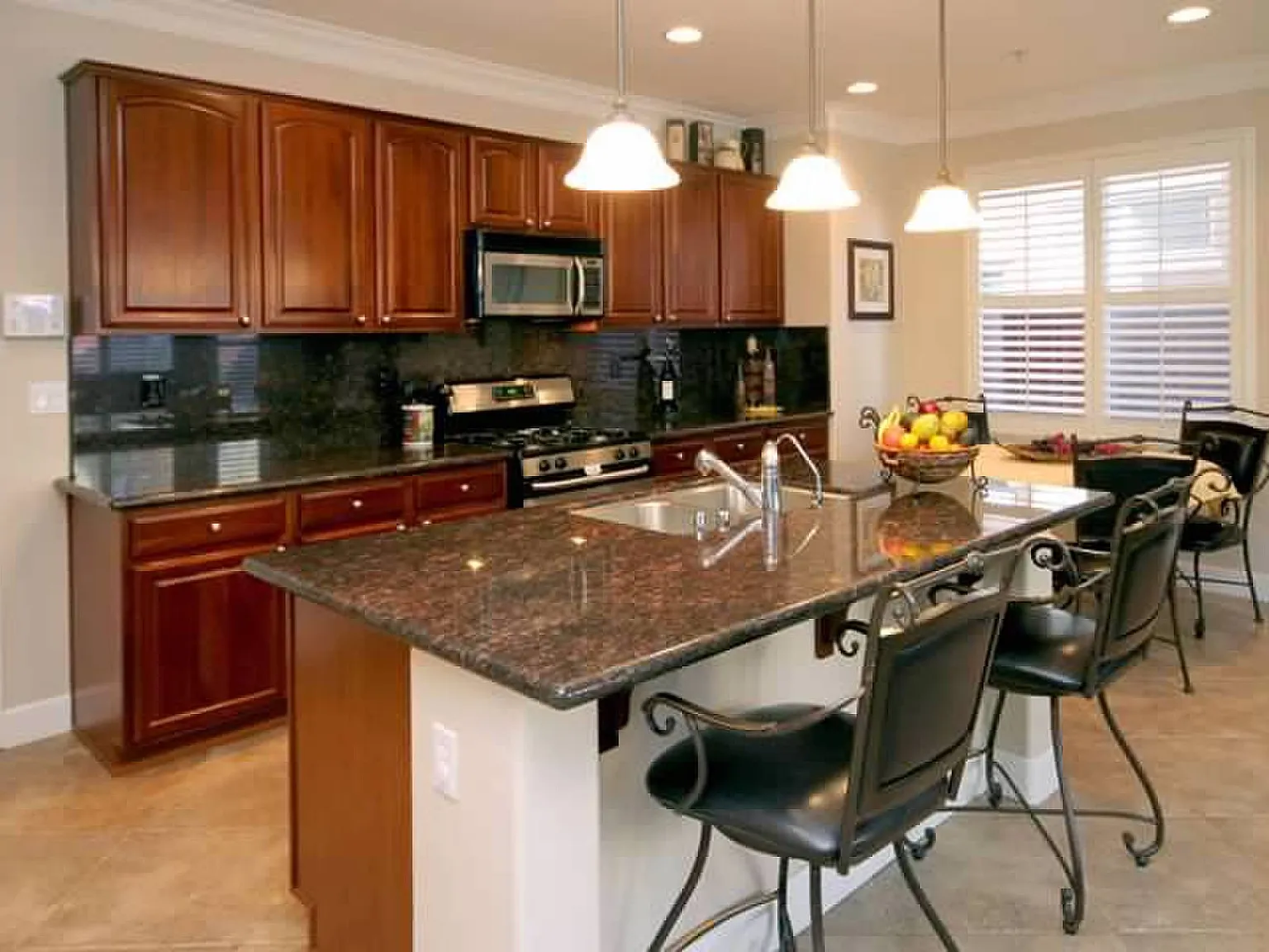 4 bed, 2800 sqft, $4,350 — Photo 2