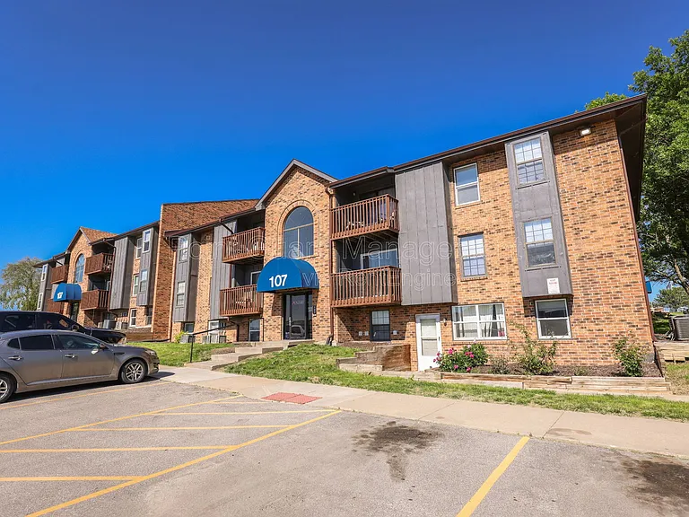 The Vincent Apartments — Photo 40