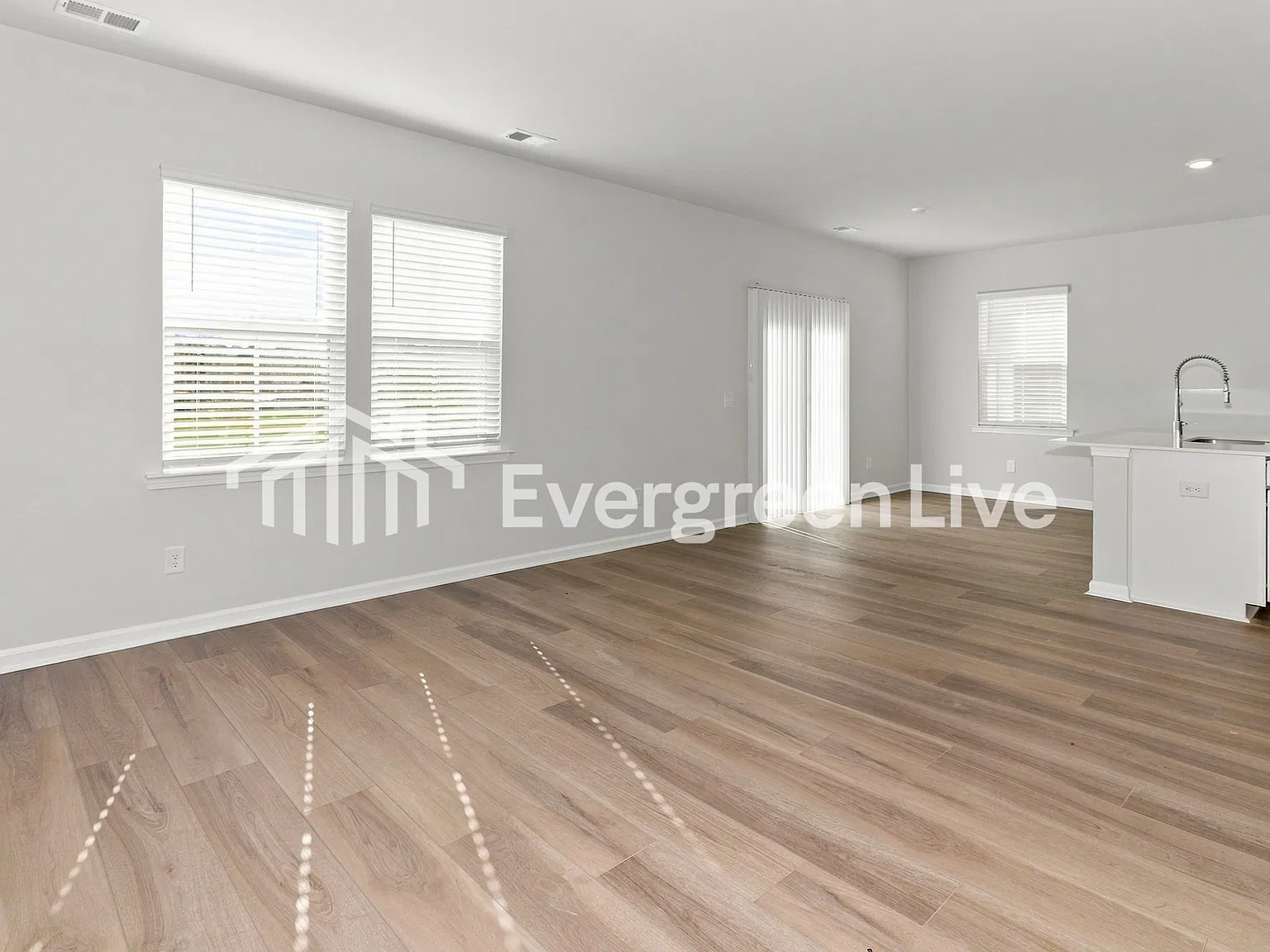 4 bed, 2.5 bath, 1825 sqft, $1,705 — Photo 3