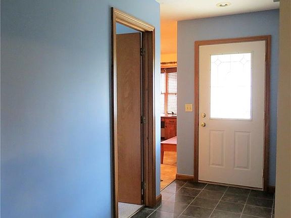4th image of 661 W Parkwood St