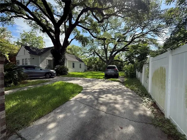 3425 Live Oak Pl, New Orleans, LA 70122