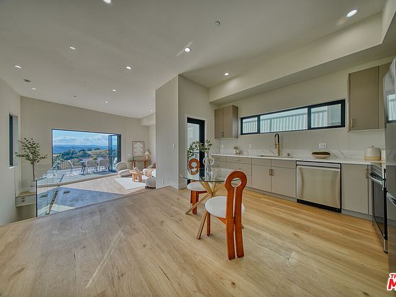 5th image of 3005 Amethyst St