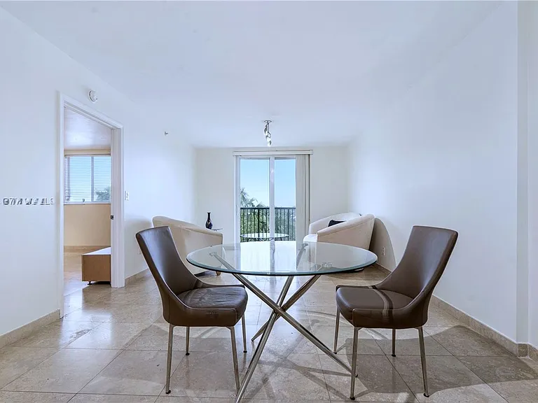 8888 Collins Ave #314 — Photo 5