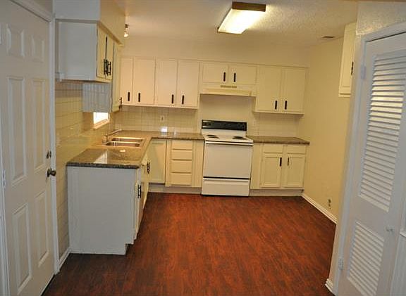5th image of 10737 Benbrook Dr
