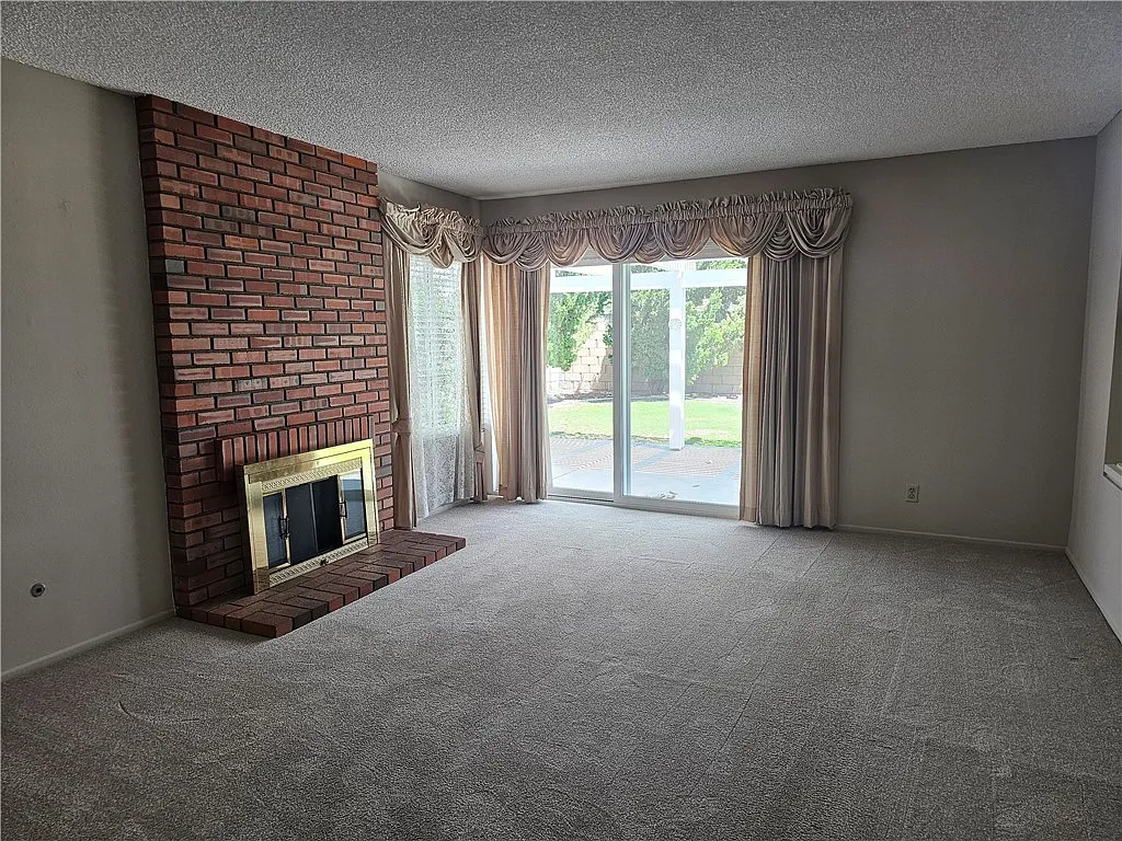 4 bed, 2400 sqft, $5,000 — Photo 4