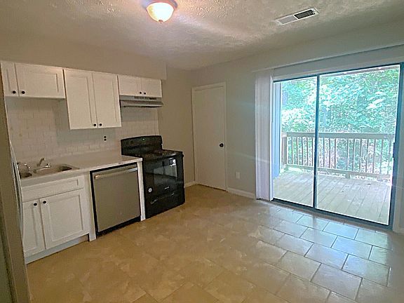 5th image of 100 Spring Ct