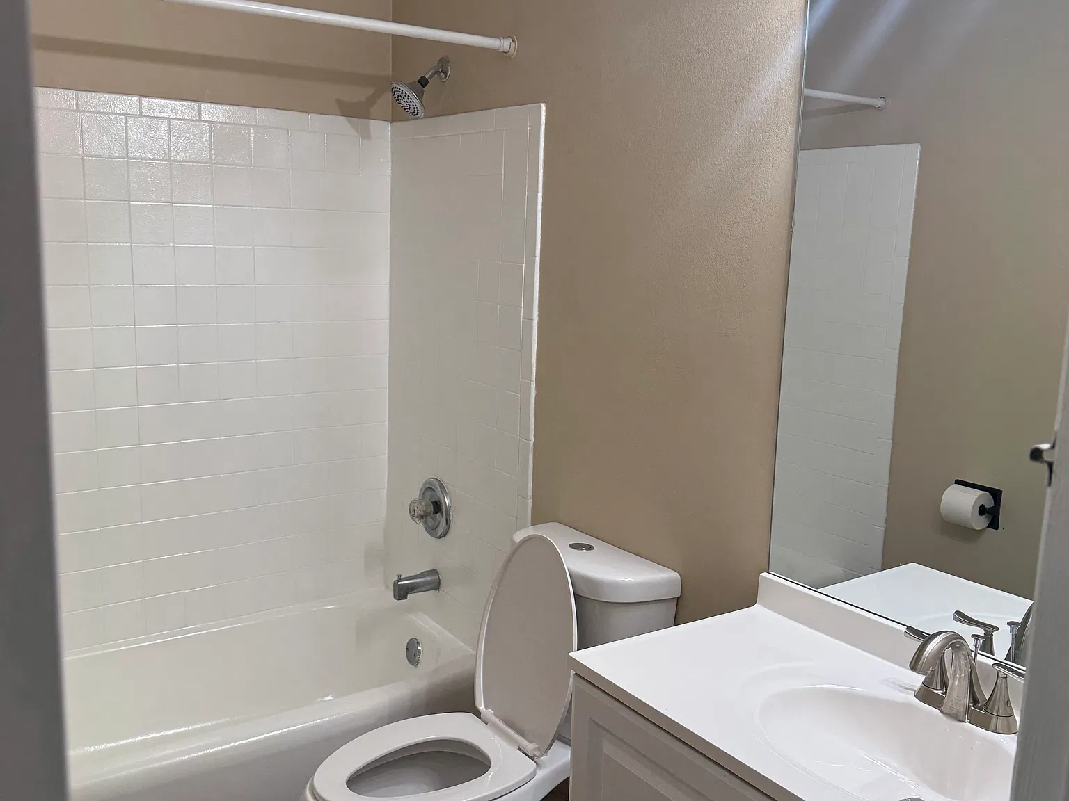 2 bed, 876 sqft, $1,700 — Photo 4