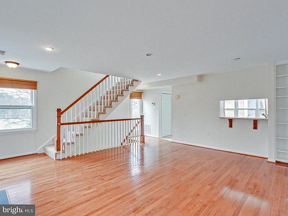 5th image of 1104 N Quincy St #A