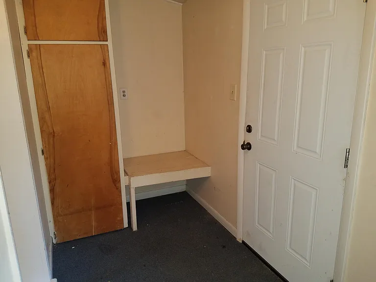 LAUNDRY ROOM 2