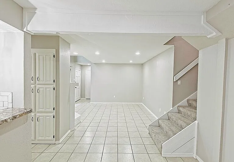889 Dublin Dr #D — Photo 14