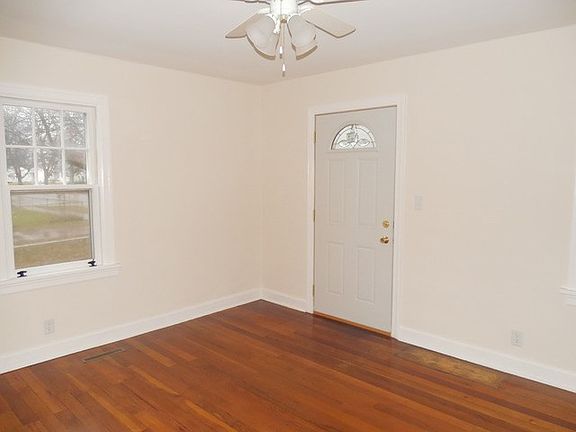 3rd image of 372 S Grand Ave
