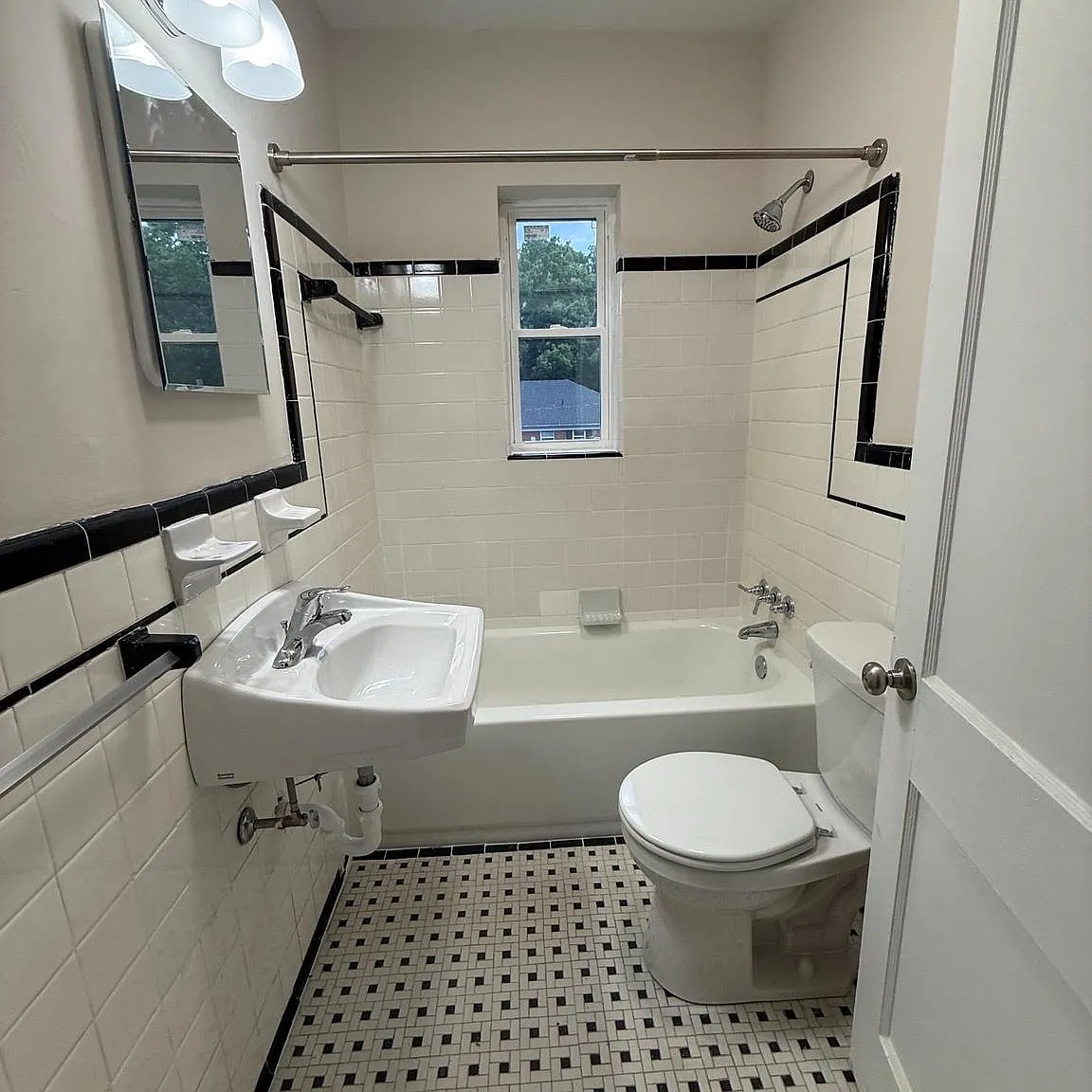 2 bed, 4800 sqft, $1,400 — Photo 4