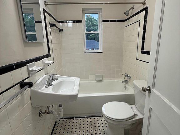 4th image of 704 Washington Ave #6