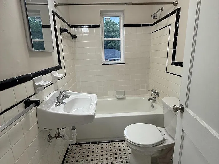704 Washington Ave #6 — Photo 4