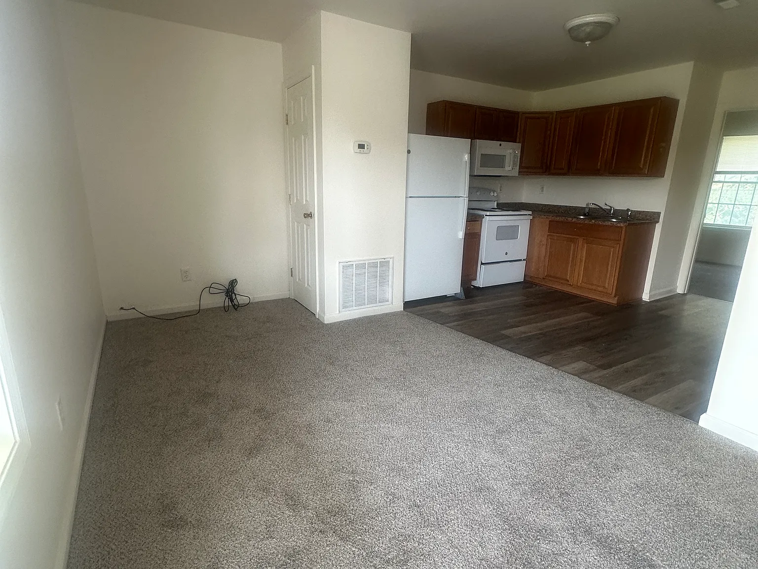 2 bed, 325 sqft, $1,300 — Photo 2
