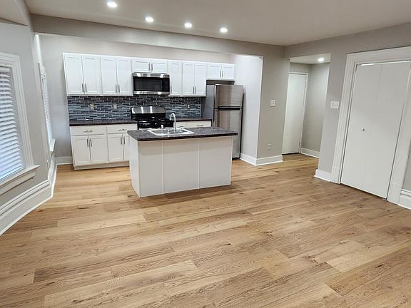 2nd image of 240 S Graham St #10