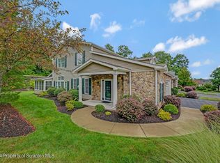 8 Brookfield Cir, Clarks Summit, PA 18411