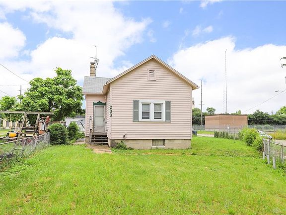 3rd image of 233 Sherman St
