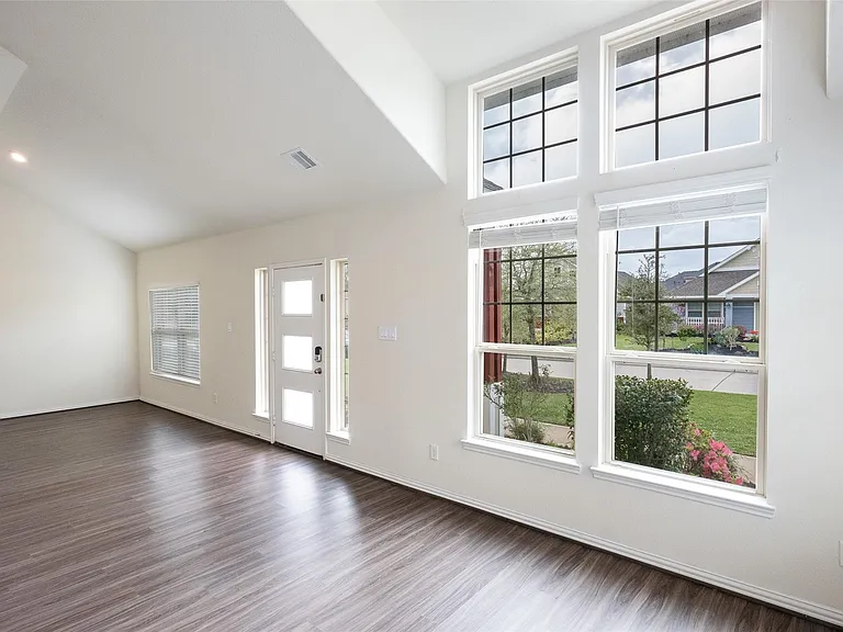 216 N Lynx Trl — Photo 6