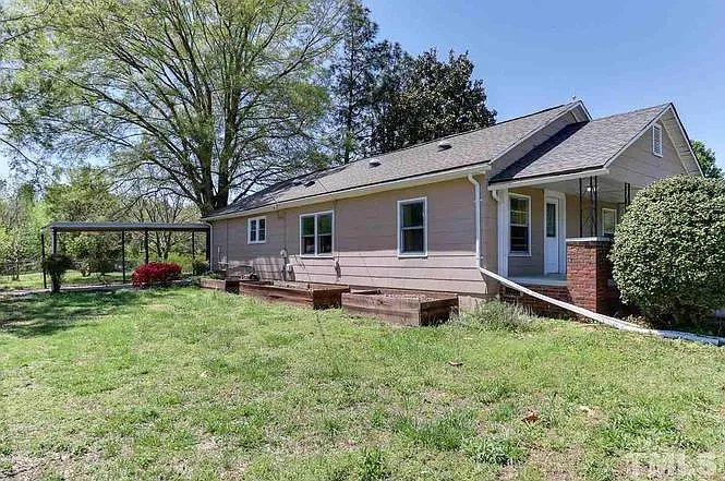 3 bed, 1350 sqft, $1,800 — Photo 2
