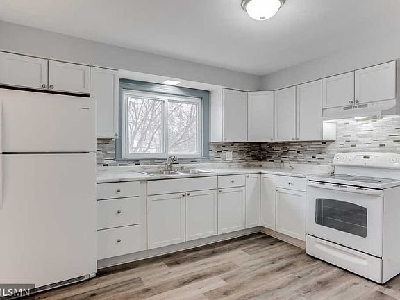 3rd image of 914 Vincent Ave N