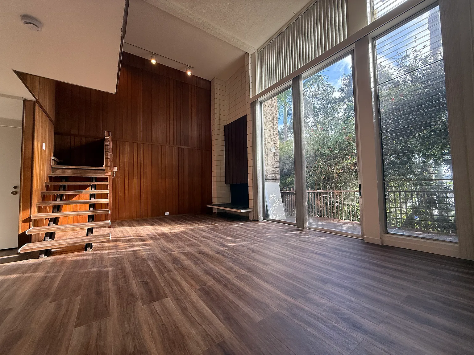 3 bed, 1373 sqft, $6,200 — Photo 1