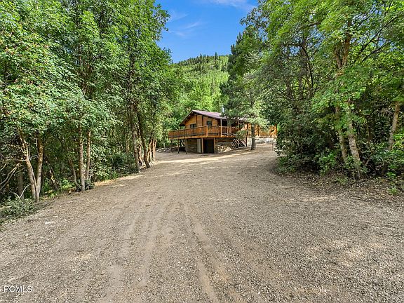 2nd image of 1058 W Acorn Ln