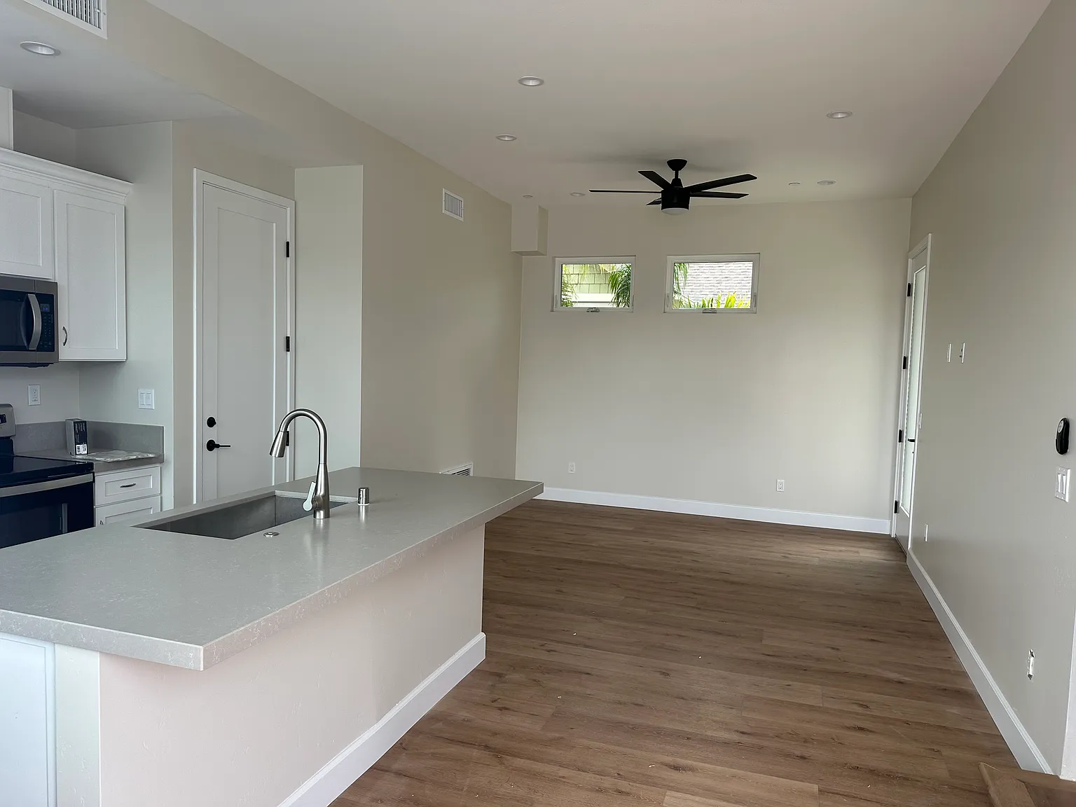 2 bed, 1100 sqft, $4,100 — Photo 3