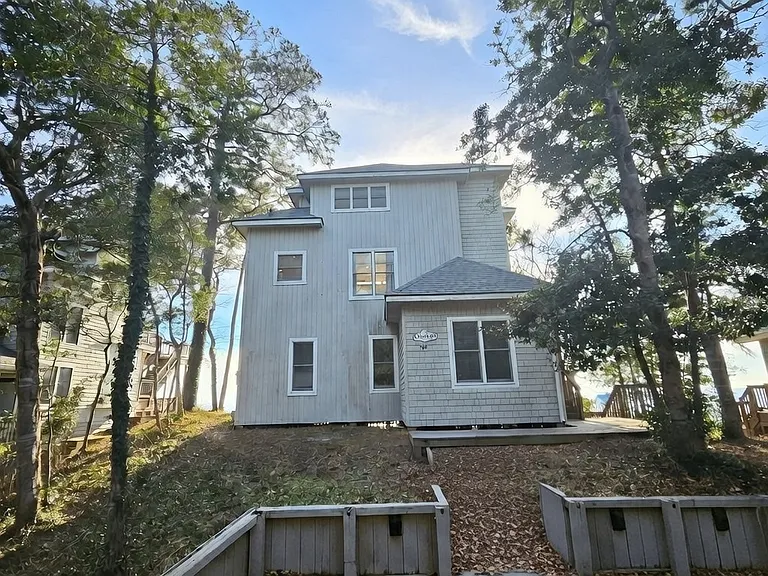 146 Baycliff Trl — Photo 1