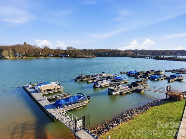 140 Samdusky Ln, Mooresville, NC 28117