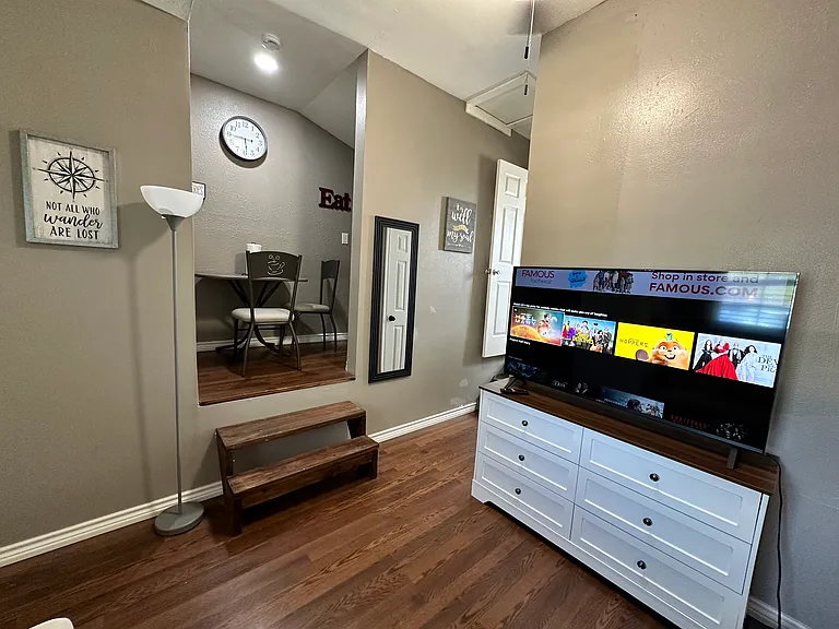3105 N Hancock Ave — Photo 2